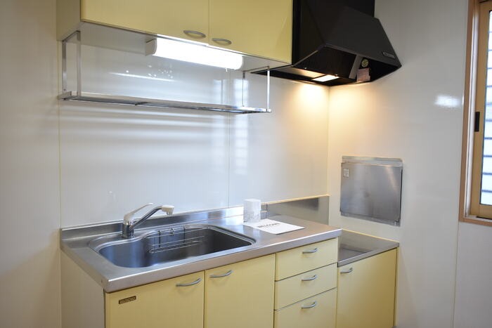 ��ʌ��������܎s��{��O���P���ڂ̃e���X�n�E�X�̃L�b�`��