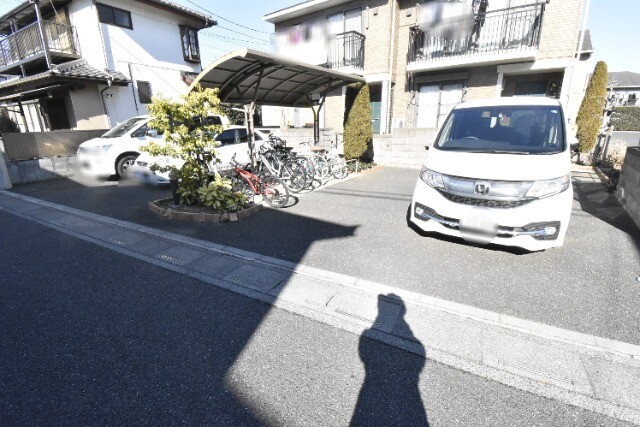 ��ʌ��������܎s��{��O���P���ڂ̃e���X�n�E�X�̒��ԏ�