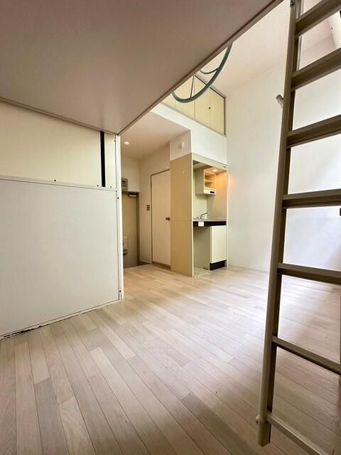 ��ʌ��������܎s�����擌��{�U���ڂ̃A�p�[�g�̋����E���r���O