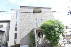 ��ʌ��������܎s��{��听���P����443�̃}���V�����̌����O��