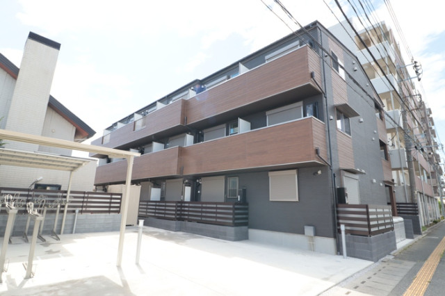 ��ʌ�����s�΋u�Q���ڂ̃A�p�[�g�̌����O��