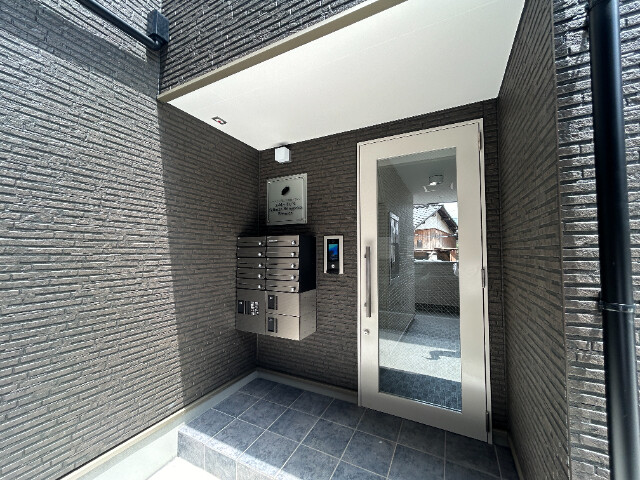 ��ʌ��������܎s�k��{�����̃A�p�[�g�̃G���g�����X