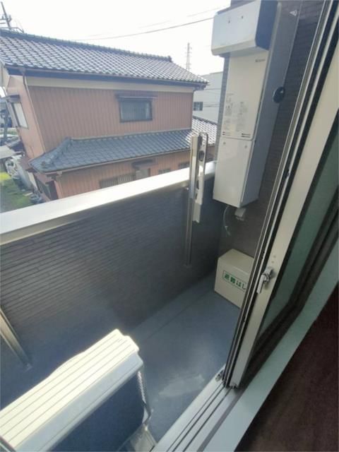 ��ʌ��z�J�s�k�z�J�Q���ڂ̃A�p�[�g�̃o���R�j�[