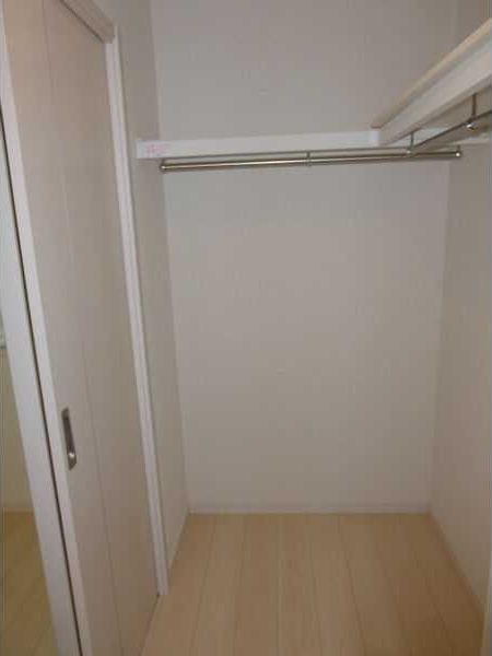 ��ʌ��������܎s�΋�厚���̃A�p�[�g�̎��[