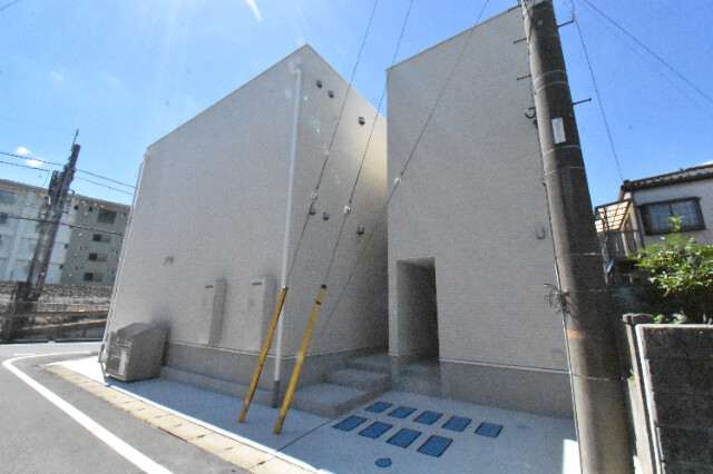 ��ʌ��������܎s��΋擌��΂R���ڂ̃A�p�[�g�̌����O��