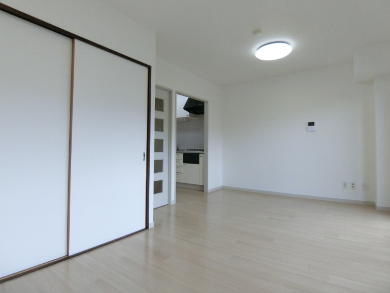 ��ʌ��z�J�s�ԎR���T���ڂ̃}���V�����̋��ԁE���r���O