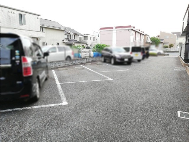 ��ʌ��z�J�s�����P���ڂ̃A�p�[�g�̒��ԏ�