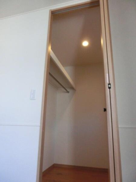 ��ʌ�����s�厚���̃A�p�[�g�̎��[