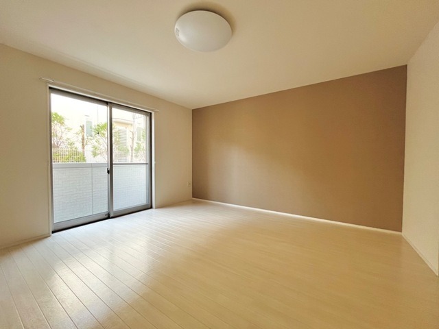 ��ʌ��k�����S�ɓޒ������j�Q���ڂ̃A�p�[�g�̋��ԁE���r���O