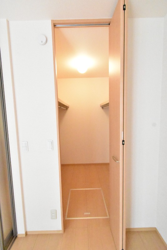 ��ʌ������s�������̃A�p�[�g�̎��[