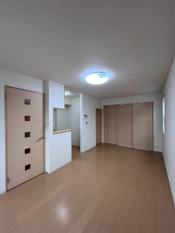 ��ʌ������s�V�����X���ڂ̃A�p�[�g�̋��ԁE���r���O