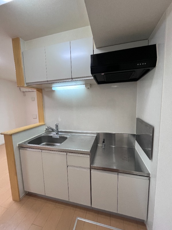 ��ʌ������s�V�����X���ڂ̃A�p�[�g�̃L�b�`��