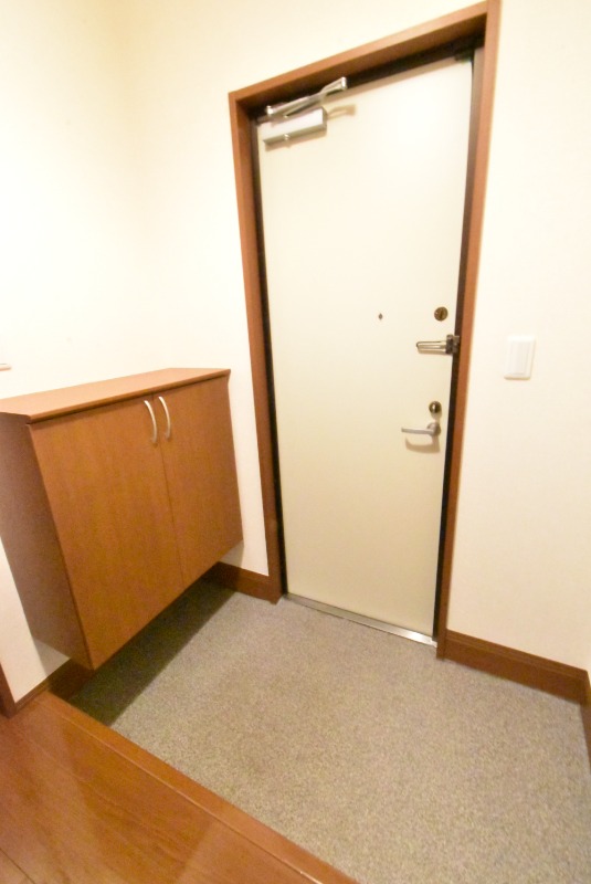 ��ʌ������s���U���ڂ̃A�p�[�g�̌���