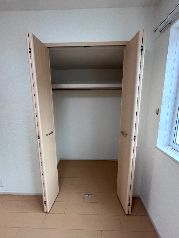 ��ʌ������s�V�����X���ڂ̃A�p�[�g�̎��[