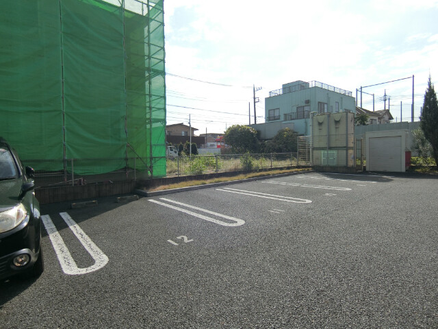 ��ʌ�����s�厚���s�̃}���V�����̒��ԏ�