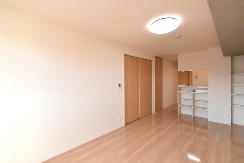 ��ʌ��z�J�s���������Q���ڂ̃A�p�[�g�̋����E���r���O