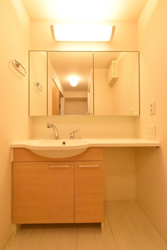 ��ʌ��z�J�s���������Q���ڂ̃A�p�[�g�̐��ʏ�