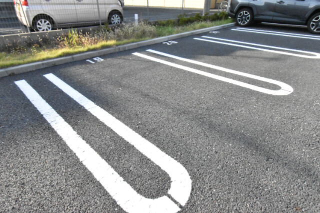 ��ʌ��z�J�s���������Q���ڂ̃A�p�[�g�̒��ԏ�