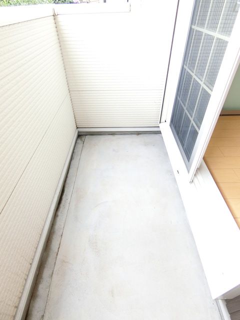 ��ʌ��@�c�s����R���ڂ̃A�p�[�g�̃o���R�j�[