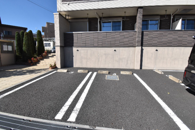 ��ʌ�����s�˒˓�P���ڂ̃}���V�����̒��ԏ�