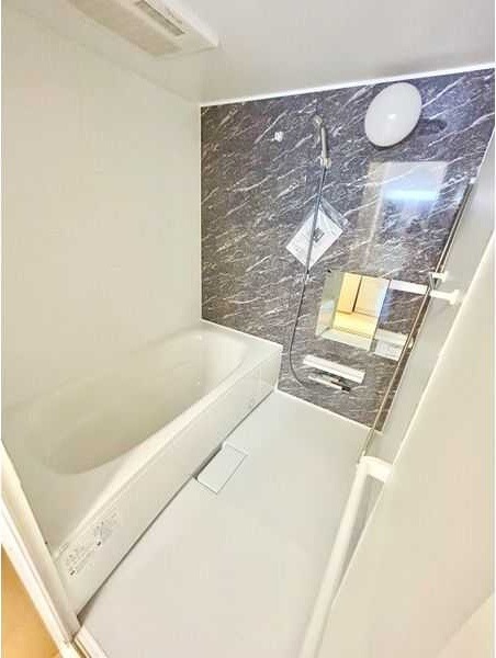 ��ʌ��������܎s�΋�厚�O���̃A�p�[�g�̃o�X