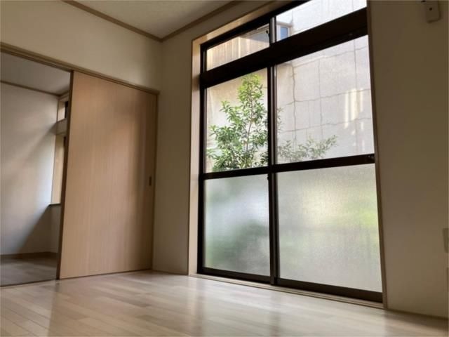 ��ʌ������s�������̃A�p�[�g�̂��̑������E�X�y�[�X