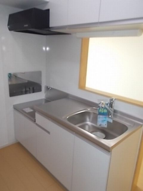 ��ʌ��k�����S�ɓޒ����P���ڂ̃A�p�[�g�̃L�b�`��