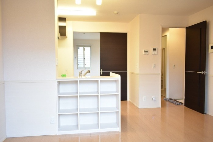 ��ʌ��k�����S�ɓޒ������Q���ڂ̃A�p�[�g�̋��ԁE���r���O