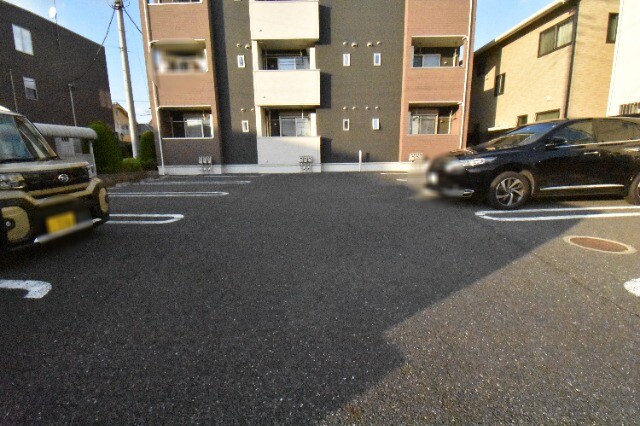 ��ʌ��k�����S�ɓޒ����P���ڂ̃A�p�[�g�̒��ԏ�