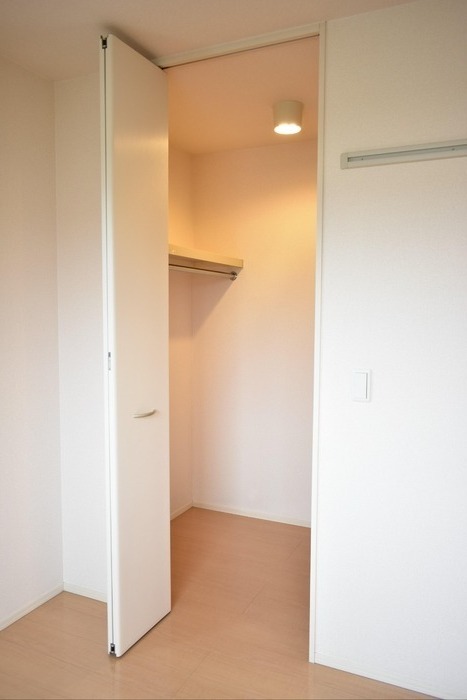 ��ʌ��k�����S�ɓޒ������Q���ڂ̃A�p�[�g�̎��[