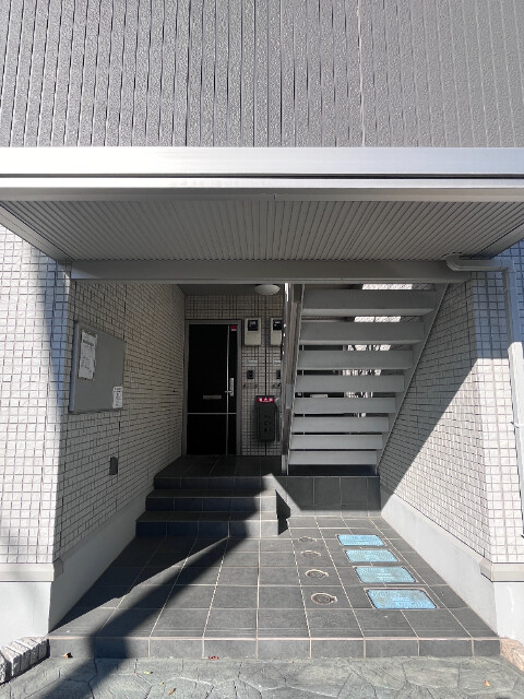 ��ʌ��k�����S�ɓޒ������Q���ڂ̃A�p�[�g�̃G���g�����X