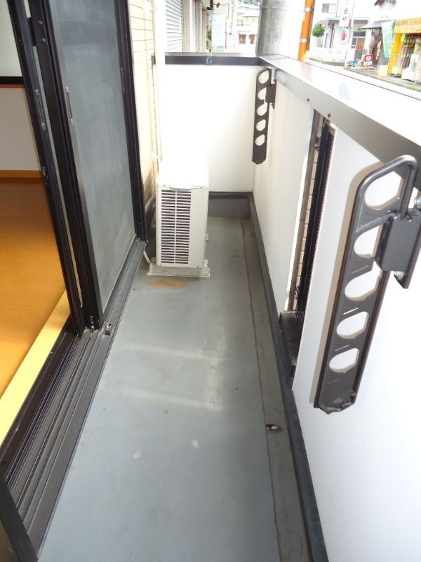 ��ʌ��������܎s������厚����O�̃A�p�[�g�̃o���R�j�[