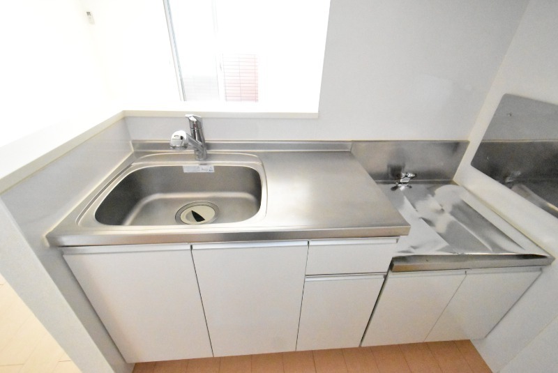 ��ʌ��z�J�s�k�z�J�Q���ڂ̃A�p�[�g�̃L�b�`��