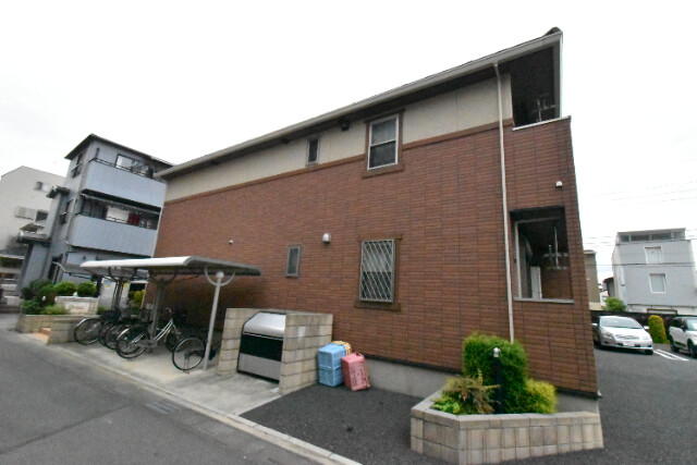 ��ʌ��z�J�s�k�z�J�Q���ڂ̃A�p�[�g�̌����O��