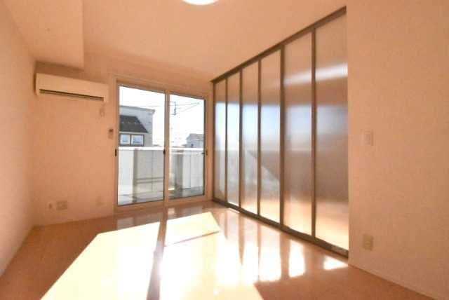 ��ʌ��z�J�s���C�N�^�E���P���ڂ̃A�p�[�g�̋��ԁE���r���O