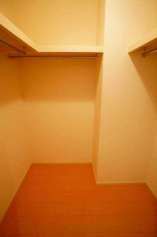 ��ʌ��z�J�s�k�z�J�Q���ڂ̃A�p�[�g�̎��[