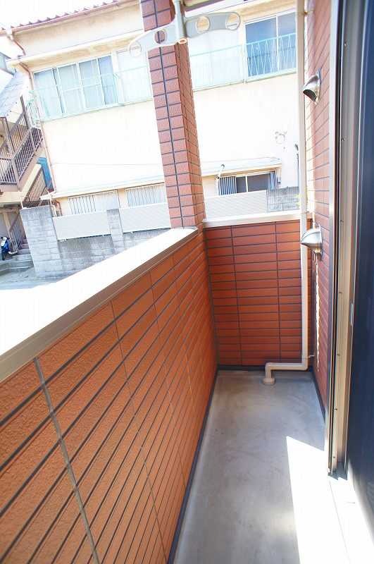 ��ʌ��z�J�s�k�z�J�Q���ڂ̃A�p�[�g�̃o���R�j�[