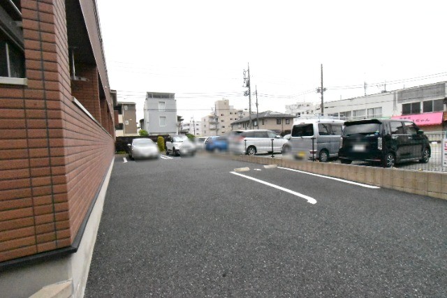 ��ʌ��z�J�s�k�z�J�Q���ڂ̃A�p�[�g�̒��ԏ�