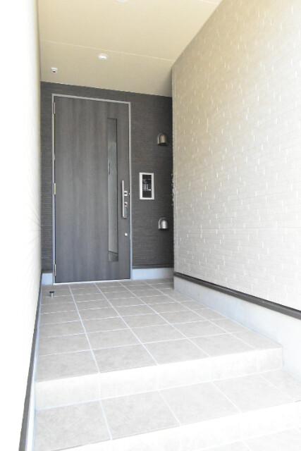 ��ʌ�����s���ԂP���ڂ̃A�p�[�g�̃G���g�����X