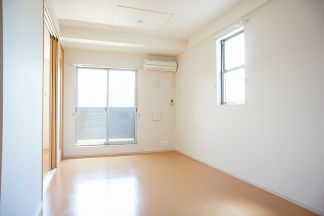 ��ʌ��z�J�s���C�N�^�E���P���ڂ̃A�p�[�g�̋��ԁE���r���O