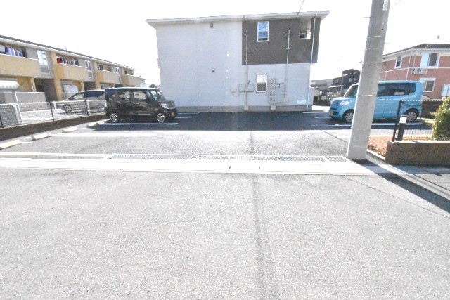 ��ʌ��z�J�s���C�N�^�E���P���ڂ̃A�p�[�g�̒��ԏ�