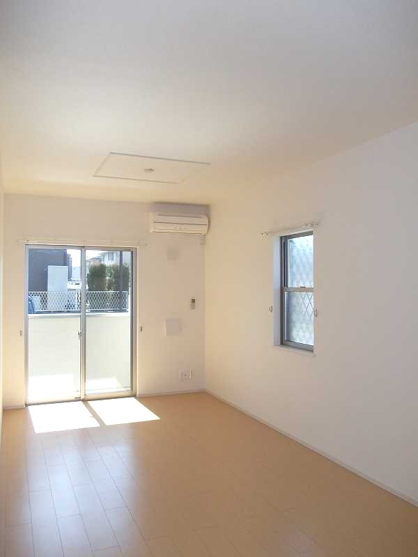 ��ʌ��z�J�s���C�N�^�E���Q���ڂ̃A�p�[�g�̋��ԁE���r���O