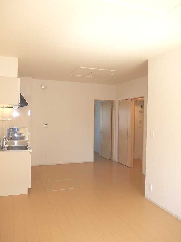 ��ʌ��z�J�s���C�N�^�E���Q���ڂ̃A�p�[�g�̋��ԁE���r���O