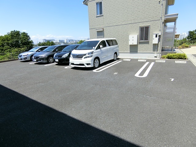 ��ʌ�����s�厚���s�̃A�p�[�g�̒��ԏ�