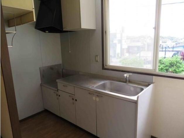 ��ʌ�����s�厚�ˍ�̃A�p�[�g�̃L�b�`��