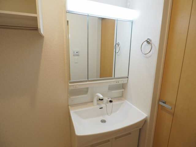 ��ʌ��z�J�s�{�{���R���ڂ̃A�p�[�g�̐��ʏ�