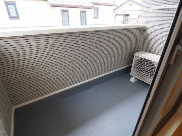 ��ʌ��z�J�s�{�{���R���ڂ̃A�p�[�g�̃o���R�j�[