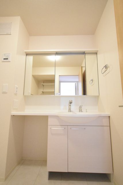 ��ʌ��@�c�s���V�h�U���ڂ̃A�p�[�g�̐��ʏ�