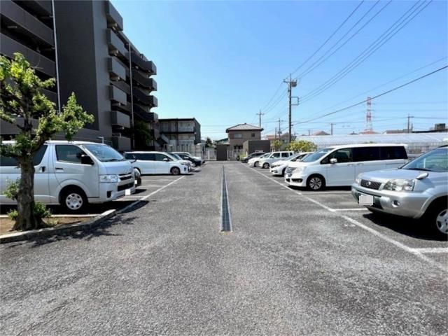 ��ʌ�����s������T���ڂ̃}���V�����̒��ԏ�