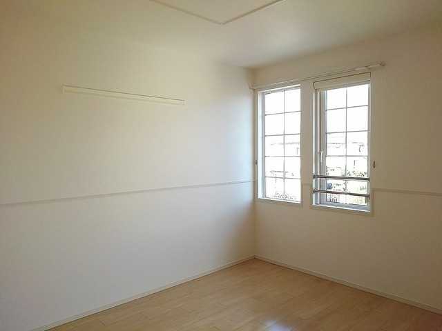 ��ʌ��z�J�s�{�{���T���ڂ̃A�p�[�g�̐Q��